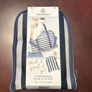 Women’s convertible, stow and go bag